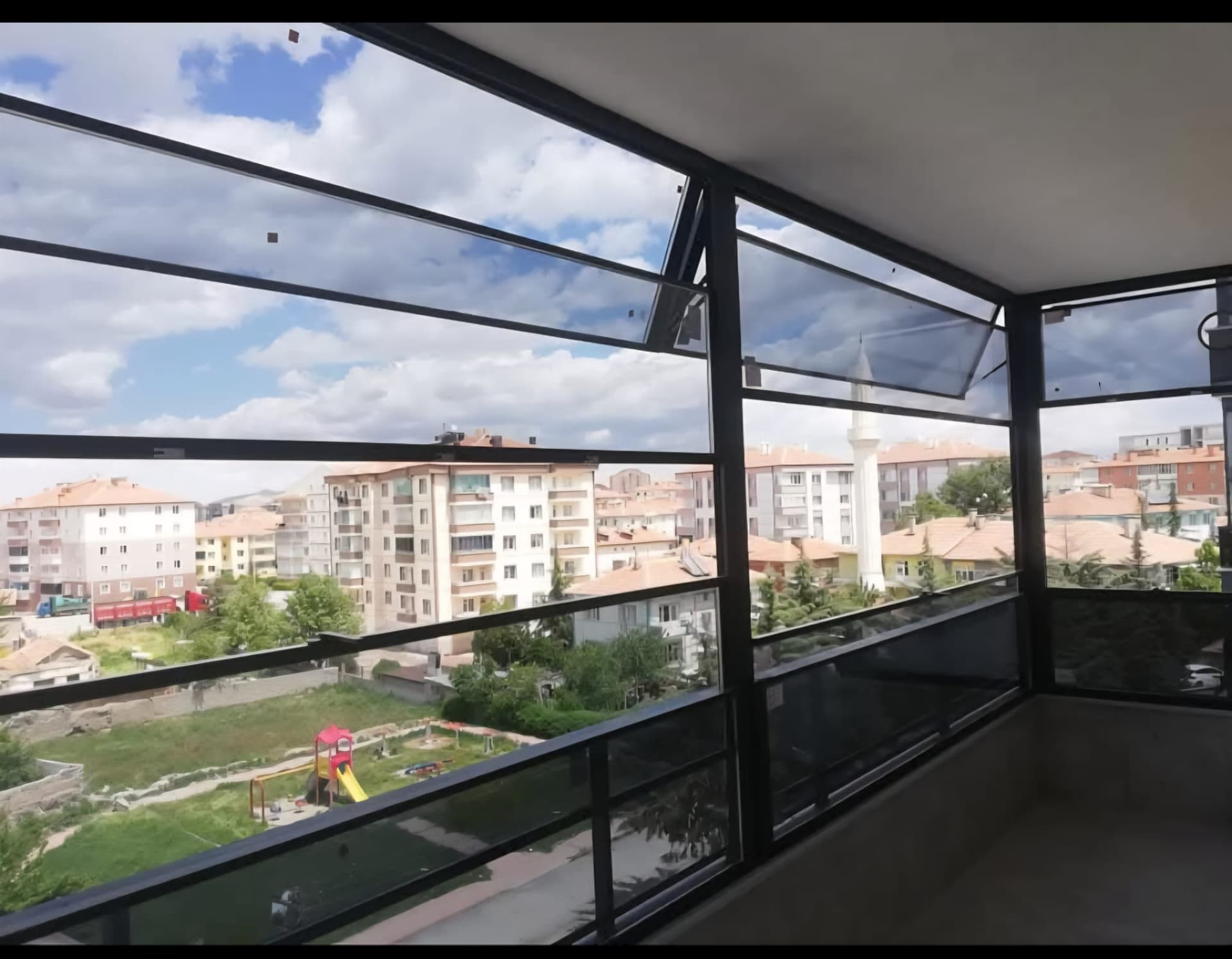 BRK Cam Balkon — tamamlanan cam balkon / pergola uygulaması 11