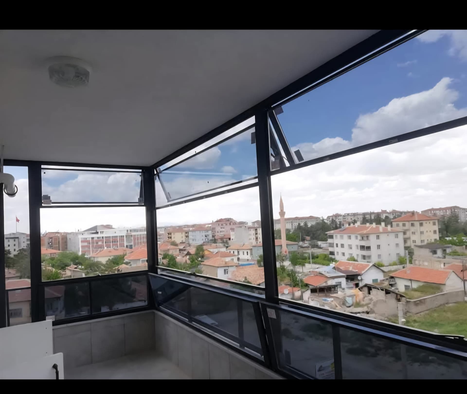 BRK Cam Balkon — tamamlanan cam balkon / pergola uygulaması 15